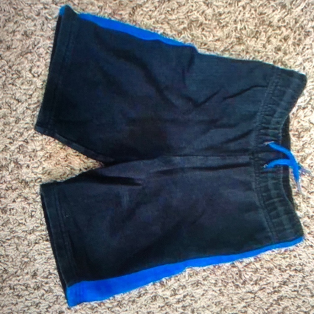 Circo Boys Black blue shorts size 4
